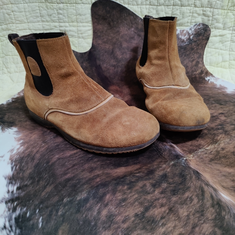 Sorel soft side Rugged pull on Casual Boots tri color Lug Soles Logos 11 mens